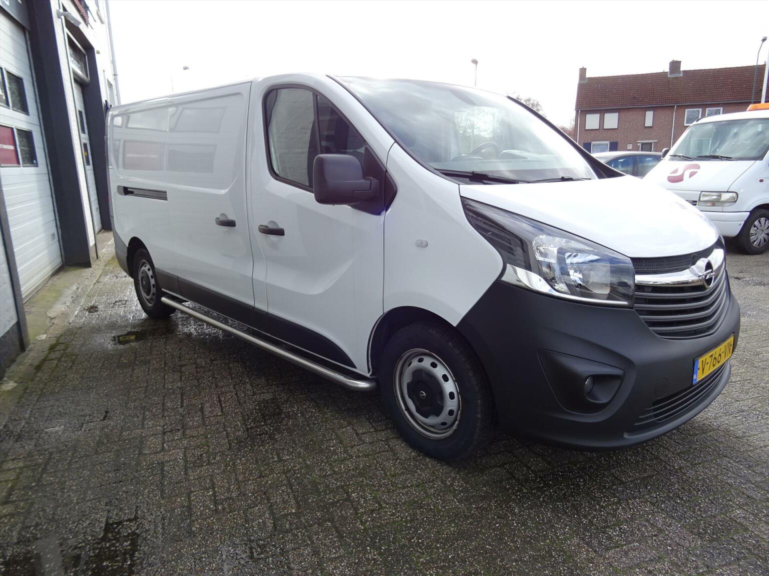 Opel-Vivaro-2